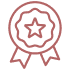 Badge d'honneur pixelisé rouge avec une étoile centrale et un ruban, symbolisant la qualité, le succès ou une récompense.